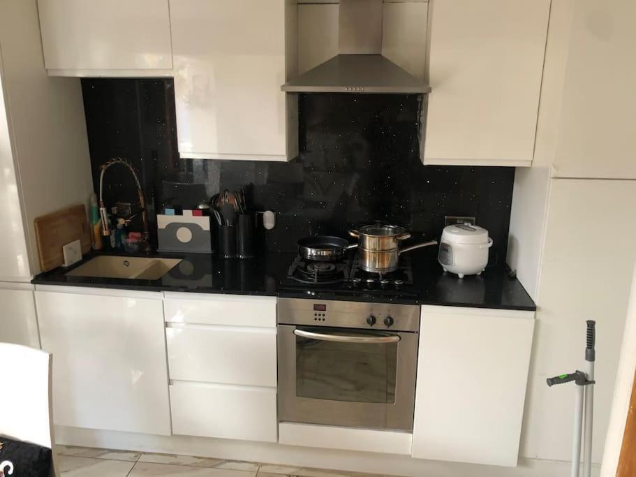 Cheerful 4 Bedroom House With Garden Free Parking London Exterior foto