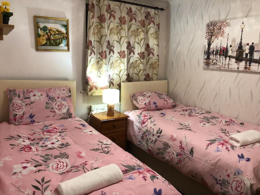 Cheerful 4 Bedroom House With Garden Free Parking London Exterior foto