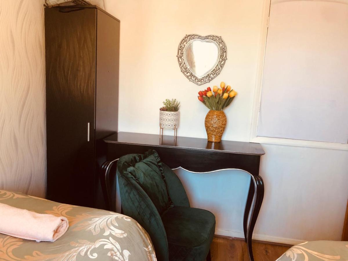 Cheerful 4 Bedroom House With Garden Free Parking London Exterior foto