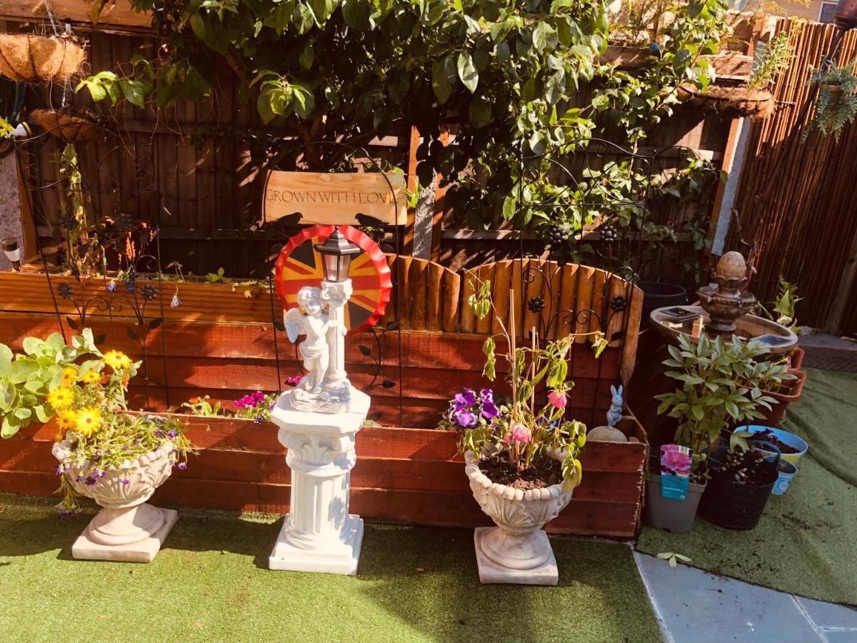 Cheerful 4 Bedroom House With Garden Free Parking London Exterior foto